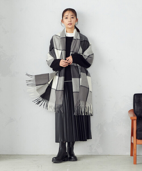 MONO　COMME CA（モノコムサ）の「ブロックチェック柄　ストール（ストール/ショール・レディース・ブラック系/ベージュ/イエロー/サックスブルー・FREE）」の8枚目の写真