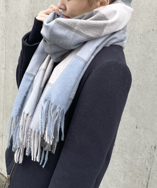 MONO　COMME CA（モノコムサ）の「ブロックチェック柄　ストール（ストール/ショール・レディース・ブラック系/ベージュ/イエロー/サックスブルー・FREE）」の9枚目の写真