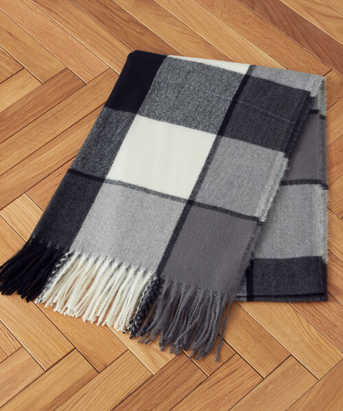 MONO　COMME CA（モノコムサ）の「ブロックチェック柄　ストール（ストール/ショール・レディース・ブラック系/ベージュ/イエロー/サックスブルー・FREE）」の12枚目の写真