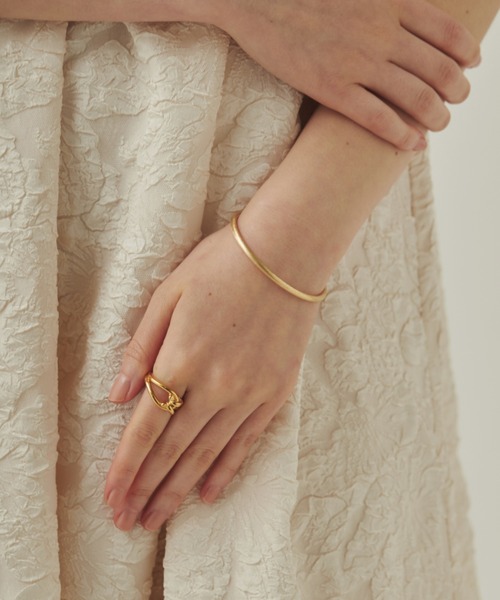 ciite'（シーテ）の「細幅シンプル メタルバングル（バングル/リストバンド・レディース・ゴールド/シルバー・FREE）」の2枚目の写真