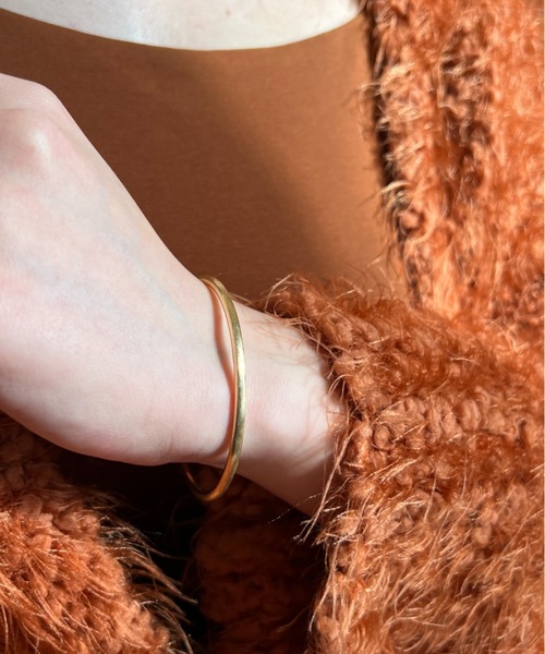 ciite'（シーテ）の「細幅シンプル メタルバングル（バングル/リストバンド・レディース・ゴールド/シルバー・FREE）」の4枚目の写真