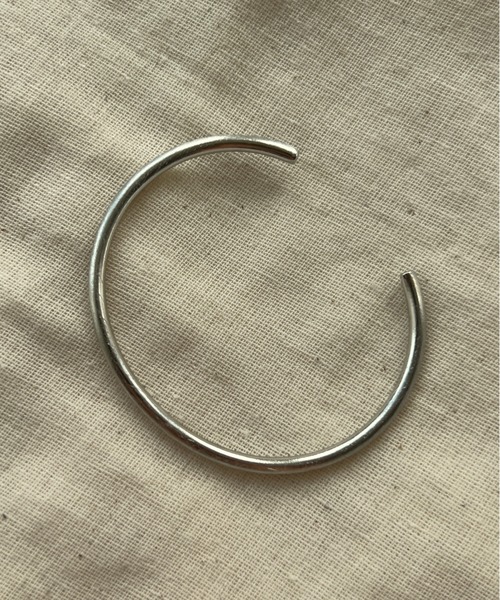 ciite'（シーテ）の「細幅シンプル メタルバングル（バングル/リストバンド・レディース・ゴールド/シルバー・FREE）」の6枚目の写真