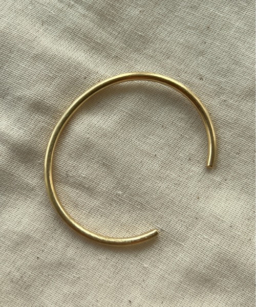 ciite'（シーテ）の「細幅シンプル メタルバングル（バングル/リストバンド・レディース・ゴールド/シルバー・FREE）」の8枚目の写真