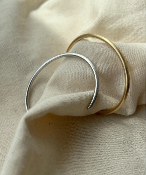 ciite'（シーテ）の「細幅シンプル メタルバングル（バングル/リストバンド・レディース・ゴールド/シルバー・FREE）」の12枚目の写真