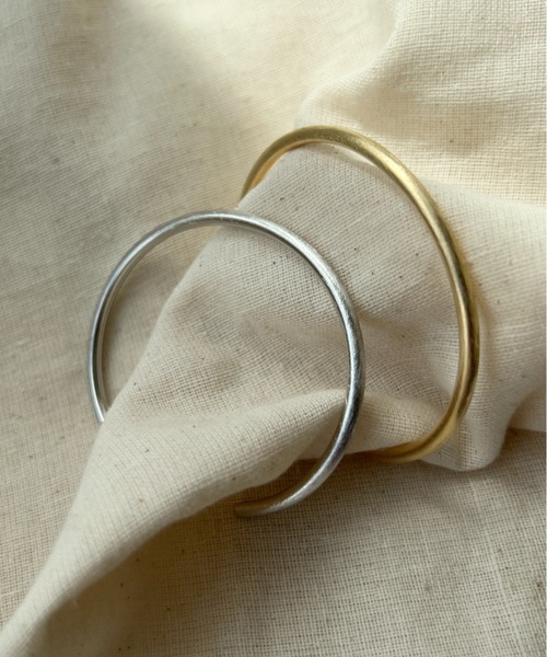 ciite'（シーテ）の「細幅シンプル メタルバングル（バングル/リストバンド・レディース・ゴールド/シルバー・FREE）」の13枚目の写真