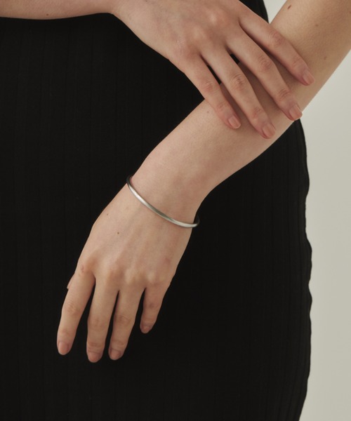 ciite'（シーテ）の「細幅シンプル メタルバングル（バングル/リストバンド・レディース・ゴールド/シルバー・FREE）」の18枚目の写真