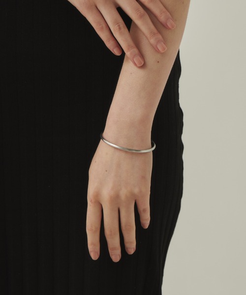 ciite'（シーテ）の「細幅シンプル メタルバングル（バングル/リストバンド・レディース・ゴールド/シルバー・FREE）」の17枚目の写真