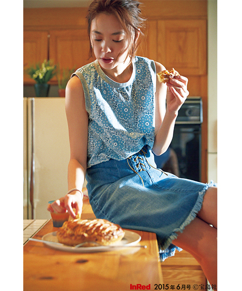 B:MING by BEAMS(ビーミングバイビームス)の「<InRed 6・7月号掲載>ビーミング by ビームス / プリントノースリーブブラウス(シャツ/ブラウス・レディース・ネイビー/サックスブルー/ホワイト/オフホワイト・ONE SIZE)」の20枚目の写真