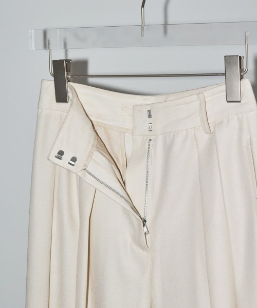 TODAYFUL（トゥデイフル）の「TODAYFUL(トゥデイフル) "Tuck Twill Trousers"タックツイルトラウザー/12310717（その他パンツ・レディース・ベージュ系その他/キナリ/ベージュ/ブラック・36/38）」の12枚目の写真