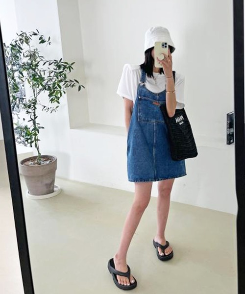 Jewelobe(ジュエローブ)の「デニムミニジャンパースカート(ジャンパースカート・レディース・ブルー・FREE)」の4枚目の写真