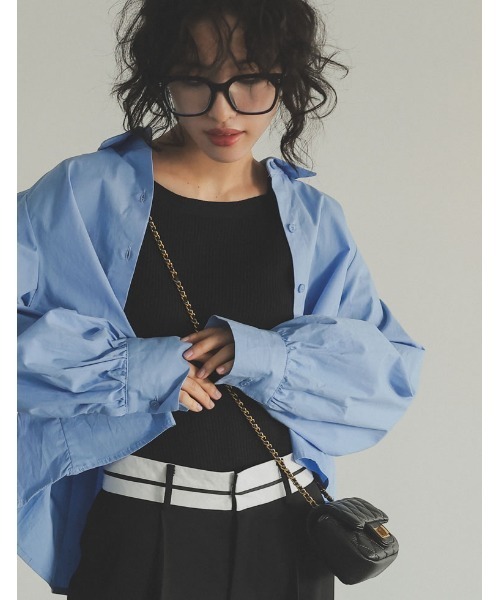 Re:EDIT（リエディ）の「[辻元舞さん着用][2023S/S COLLECTION]無地orストライプ柄ショート丈シャツ（シャツ/ブラウス・レディース・ブラック/ブルー/ホワイト×ブルー/ホワイト・LARGE/MEDIUM）」の14枚目の写真