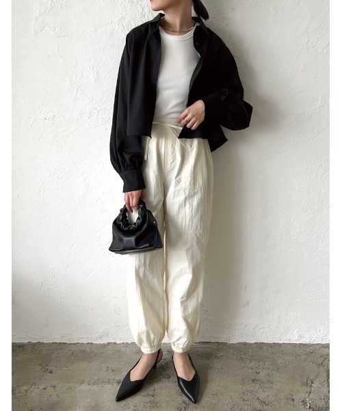 Re:EDIT（リエディ）の「[辻元舞さん着用][2023S/S COLLECTION]無地orストライプ柄ショート丈シャツ（シャツ/ブラウス・レディース・ブラック/ブルー/ホワイト×ブルー/ホワイト・LARGE/MEDIUM）」の17枚目の写真