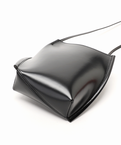 Courtney Orla（コートニーオーラ）の「【COURTNEY ORLA / コートニーオーラ】SLOPE TOTE mini（ショルダーバッグ・レディース・ブラック/レッド・FREE）」の15枚目の写真