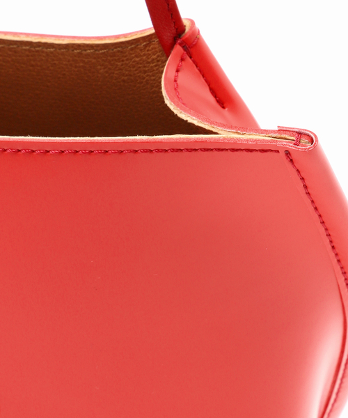 Courtney Orla（コートニーオーラ）の「【COURTNEY ORLA / コートニーオーラ】SLOPE TOTE mini（ショルダーバッグ・レディース・ブラック/レッド・FREE）」の4枚目の写真