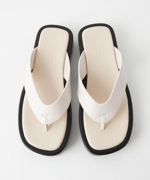 green label relaxing（グリーンレーベルリラクシング）の「プラット トングサンダル(3.5cmヒール)（サンダル・レディース・ブラック/オフホワイト・S/M/L/XL）」の8枚目の写真