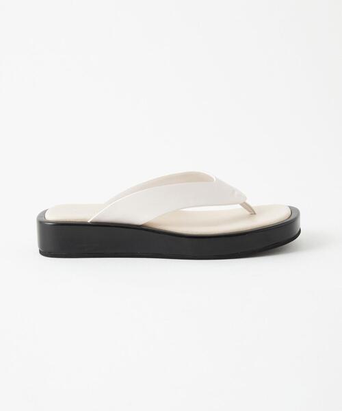 green label relaxing（グリーンレーベルリラクシング）の「プラット トングサンダル(3.5cmヒール)（サンダル・レディース・ブラック/オフホワイト・S/M/L/XL）」の9枚目の写真