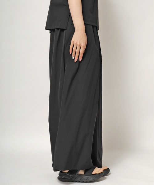 THOUSAND MILE（サウザンドマイル）の「THOUSAND MILE/サウザンドマイル ROOMY FLARE PANTS SET UP セットアップ（Tシャツ/カットソー・レディース・ブラック/オリーブ/ダークグレー・FREE）」の6枚目の写真