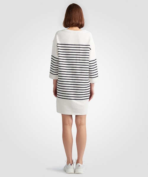 TOMMY HILFIGER(トミーヒルフィガー)の「リラックスストライプボートネックワンピース(ワンピース・レディース・ホワイト/ネイビー・SMALL/X-SMALL/MEDIUM)」の5枚目の写真