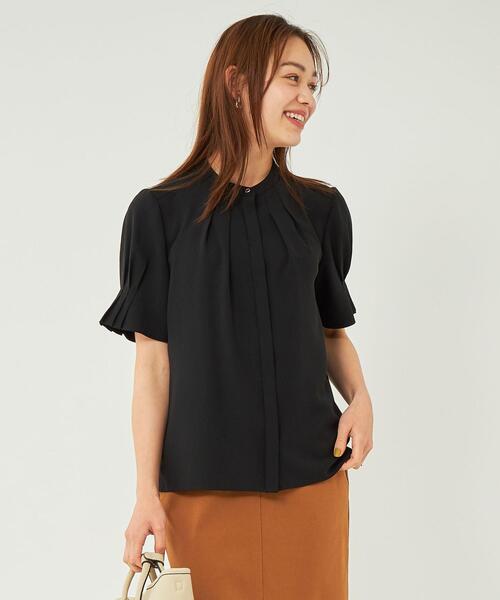 green label relaxing(グリーンレーベルリラクシング)の「スリーブタック ブラウス -マシンウォッシャブル-(シャツ/ブラウス・レディース・ブラック/ホワイト/ブラウン・FREE)」の1枚目の写真