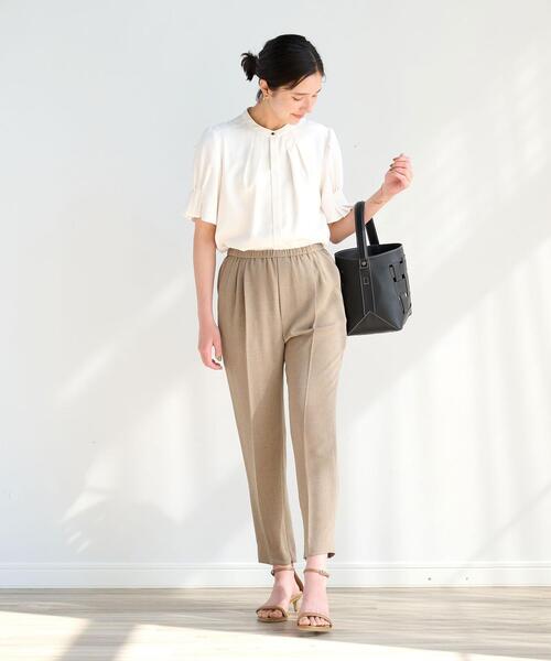 green label relaxing(グリーンレーベルリラクシング)の「スリーブタック ブラウス -マシンウォッシャブル-(シャツ/ブラウス・レディース・ブラック/ホワイト/ブラウン・FREE)」の4枚目の写真
