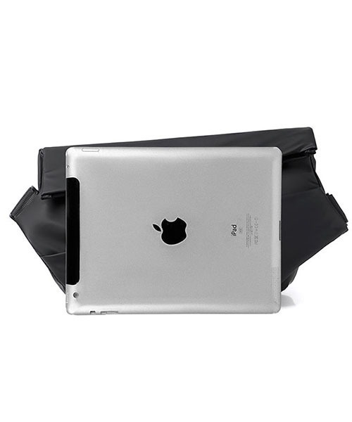 SVEC(シュベック)の「ロールトップ ショルダーバッグ(ショルダーバッグ・メンズ・ブラック/グレー・FREE)」の6枚目の写真