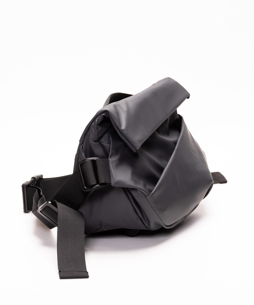 SVEC(シュベック)の「ロールトップ ショルダーバッグ(ショルダーバッグ・メンズ・ブラック/グレー・FREE)」の10枚目の写真