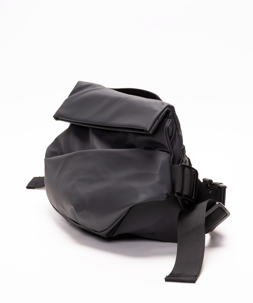 SVEC(シュベック)の「ロールトップ ショルダーバッグ(ショルダーバッグ・メンズ・ブラック/グレー・FREE)」の11枚目の写真