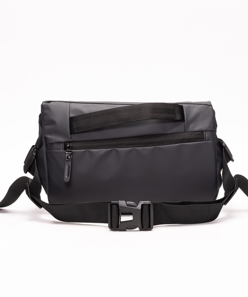 SVEC(シュベック)の「ロールトップ ショルダーバッグ(ショルダーバッグ・メンズ・ブラック/グレー・FREE)」の12枚目の写真