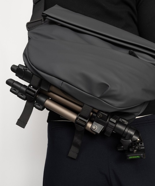 SVEC(シュベック)の「ロールトップ ショルダーバッグ(ショルダーバッグ・メンズ・ブラック/グレー・FREE)」の20枚目の写真