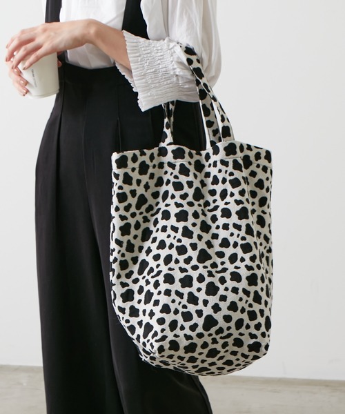 Actually（アクチュアリー）の「アニマルジャガードトート（トートバッグ・レディース・ゼブラ/アニマル・フリー）」の2枚目の写真