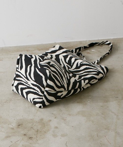 Actually（アクチュアリー）の「アニマルジャガードトート（トートバッグ・レディース・ゼブラ/アニマル・フリー）」の7枚目の写真