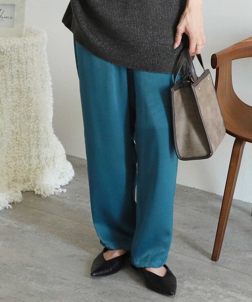 reca（レカ）の「グロッシーサテンイージーワイドラフパンツ（その他パンツ・レディース・ブラック/ベージュ系/ブルー系/ブラウン・FREE）」の4枚目の写真