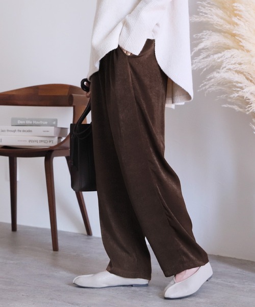 reca（レカ）の「グロッシーサテンイージーワイドラフパンツ（その他パンツ・レディース・ブラック/ベージュ系/ブルー系/ブラウン・FREE）」の2枚目の写真