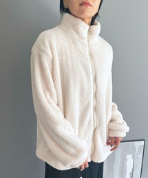 もこもこジップアウター