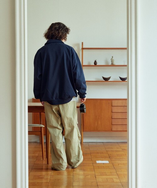 TOWNCRAFT(タウンクラフト)の「TOWN CRAFT/タウンクラフト 別注 ポロネック ハーフジップスウェット/ワンポイントロゴ/ビックシルエット(スウェット・メンズ・ベージュ/ネイビー/オフホワイト/チャコール・MEDIUM/LARGE)」の8枚目の写真