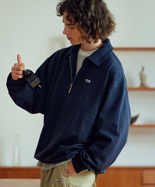 TOWNCRAFT(タウンクラフト)の「TOWN CRAFT/タウンクラフト 別注 ポロネック ハーフジップスウェット/ワンポイントロゴ/ビックシルエット(スウェット・メンズ・ベージュ/ネイビー/オフホワイト/チャコール・MEDIUM/LARGE)」の18枚目の写真