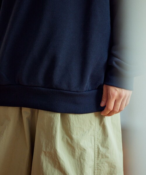 TOWNCRAFT(タウンクラフト)の「TOWN CRAFT/タウンクラフト 別注 ポロネック ハーフジップスウェット/ワンポイントロゴ/ビックシルエット(スウェット・メンズ・ベージュ/ネイビー/オフホワイト/チャコール・MEDIUM/LARGE)」の12枚目の写真