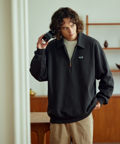 TOWNCRAFT(タウンクラフト)の「TOWN CRAFT/タウンクラフト 別注 ポロネック ハーフジップスウェット/ワンポイントロゴ/ビックシルエット(スウェット・メンズ・ベージュ/ネイビー/オフホワイト/チャコール・MEDIUM/LARGE)」の19枚目の写真