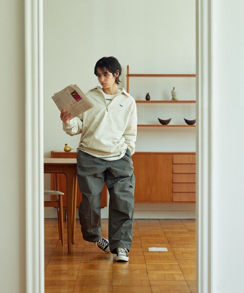 TOWNCRAFT(タウンクラフト)の「TOWN CRAFT/タウンクラフト 別注 ポロネック ハーフジップスウェット/ワンポイントロゴ/ビックシルエット(スウェット・メンズ・ベージュ/ネイビー/オフホワイト/チャコール・MEDIUM/LARGE)」の16枚目の写真