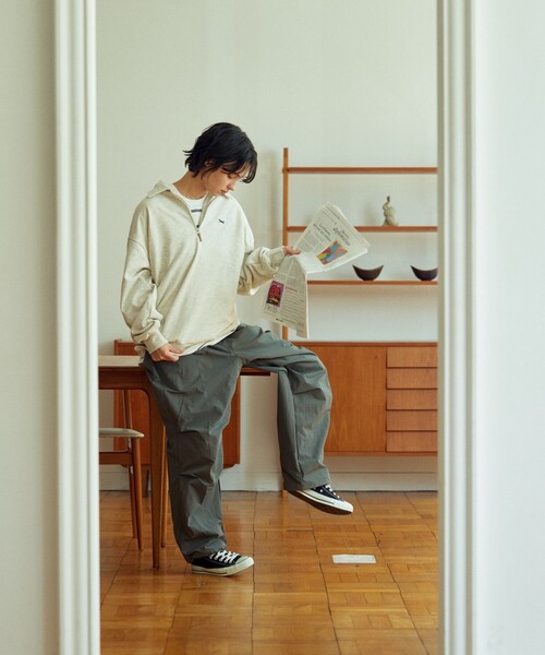 TOWNCRAFT(タウンクラフト)の「TOWN CRAFT/タウンクラフト 別注 ポロネック ハーフジップスウェット/ワンポイントロゴ/ビックシルエット(スウェット・メンズ・ベージュ/ネイビー/オフホワイト/チャコール・MEDIUM/LARGE)」の13枚目の写真