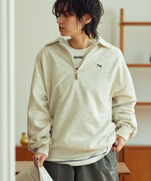 TOWNCRAFT(タウンクラフト)の「TOWN CRAFT/タウンクラフト 別注 ポロネック ハーフジップスウェット/ワンポイントロゴ/ビックシルエット(スウェット・メンズ・ベージュ/ネイビー/オフホワイト/チャコール・MEDIUM/LARGE)」の10枚目の写真