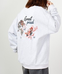 ルーズシルエット刺繍スウェット