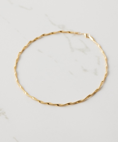 PAPILLONNER（パピヨネ）の「ツイストフープチョーカー（ネックレス・レディース・ゴールド/シルバー・FREE）」の3枚目の写真