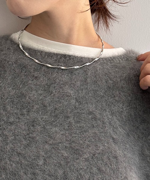 PAPILLONNER（パピヨネ）の「ツイストフープチョーカー（ネックレス・レディース・ゴールド/シルバー・FREE）」の8枚目の写真