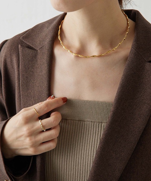 PAPILLONNER（パピヨネ）の「ツイストフープチョーカー（ネックレス・レディース・ゴールド/シルバー・FREE）」の7枚目の写真