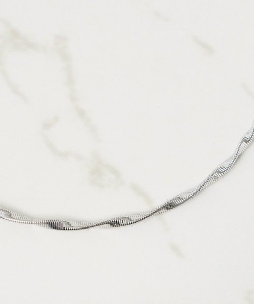 PAPILLONNER（パピヨネ）の「ツイストフープチョーカー（ネックレス・レディース・ゴールド/シルバー・FREE）」の10枚目の写真