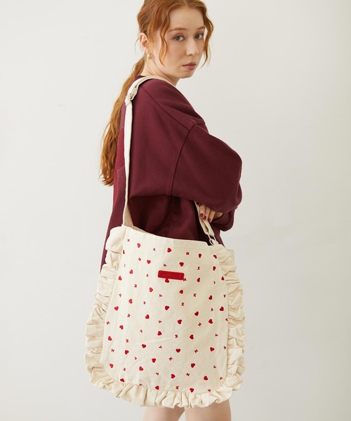 MILKFED.(ミルクフェド)の「HEART EMBROIDERY CANVAS BAG(ショルダーバッグ・レディース・ホワイト/ライトピンク/ブラック・ONE SIZE)」の1枚目の写真