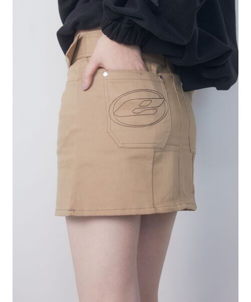EMODA(エモダ)の「パッチポケットミニスカート(スカート・レディース・ベージュ/その他/ブラック・SMALL/MEDIUM)」の2枚目の写真