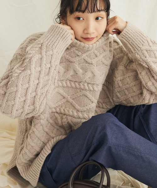 CRAFT STANDARD BOUTIQUE(クラフトスタンダードブティック)の「ブラッシングケーブルニット(ニット/セーター・レディース・グレイッシュベージュ/グリーン/ネイビー・M/L)」の2枚目の写真