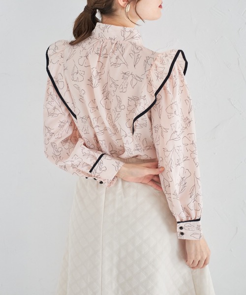 tocco closet(トッコ クローゼット)の「フリル付きボウタイリボン配色ラインフラワープリントブラウス(シャツ/ブラウス・レディース・オフホワイト/ピンク・M)」の12枚目の写真